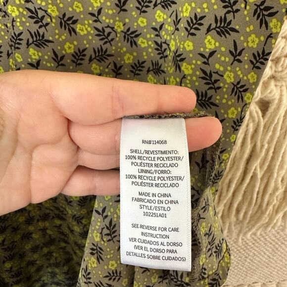 Love Whit Green Floral Puff Sleeve Dress - Picture 4 of 7